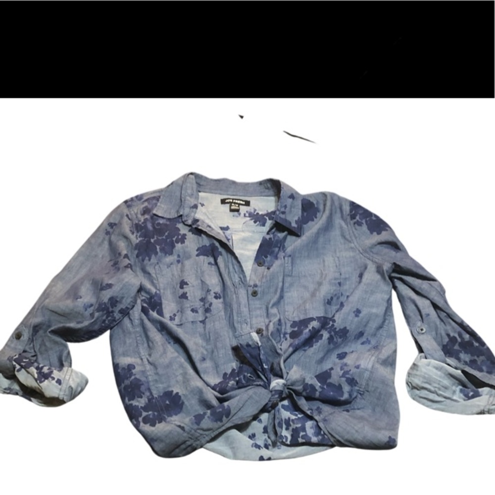 Joe Fresh size M ladies blue on blue flowered 2 pocket button down ladies blouse